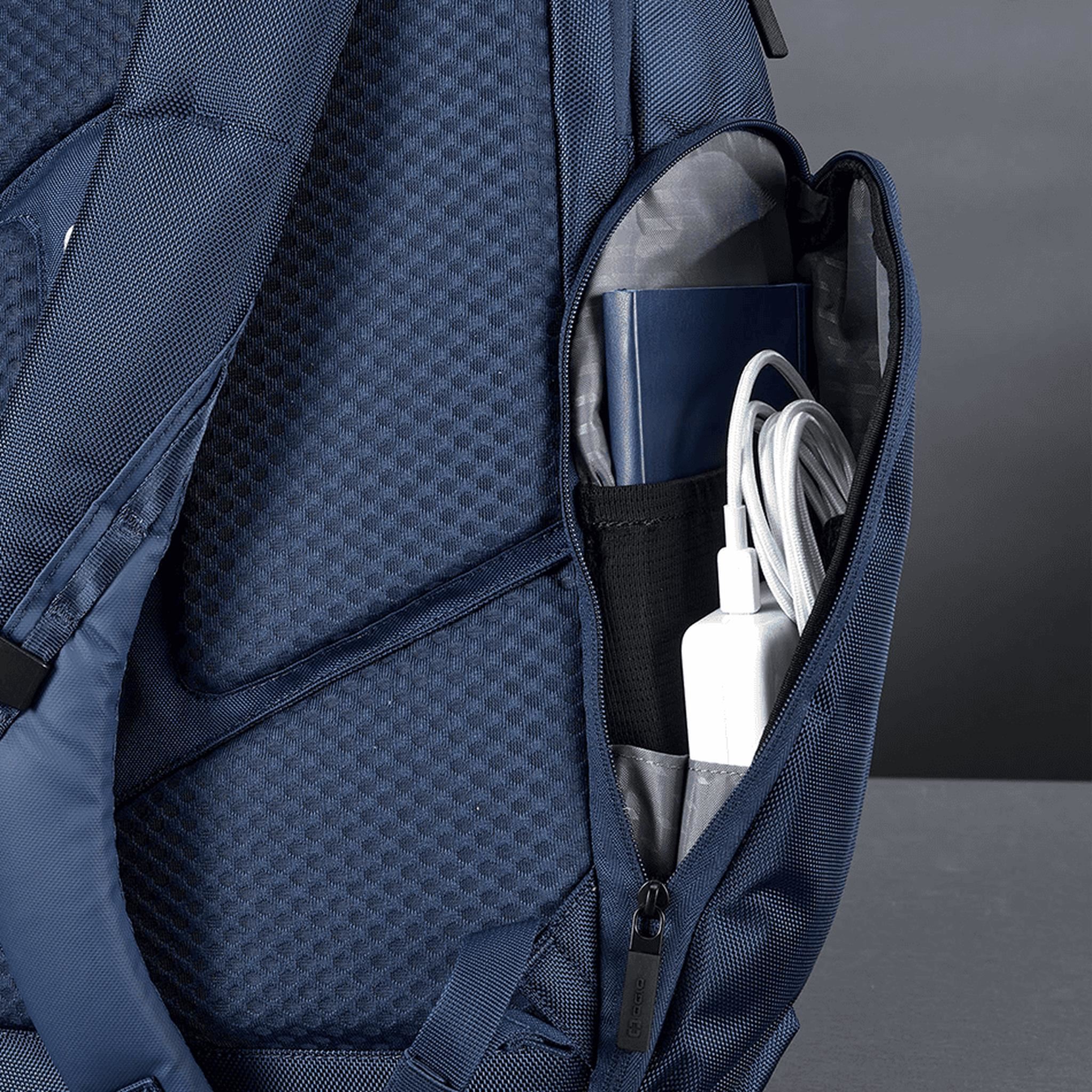 Ogio Pace Pro 25L Backpack Rucksack, grey pinstripe