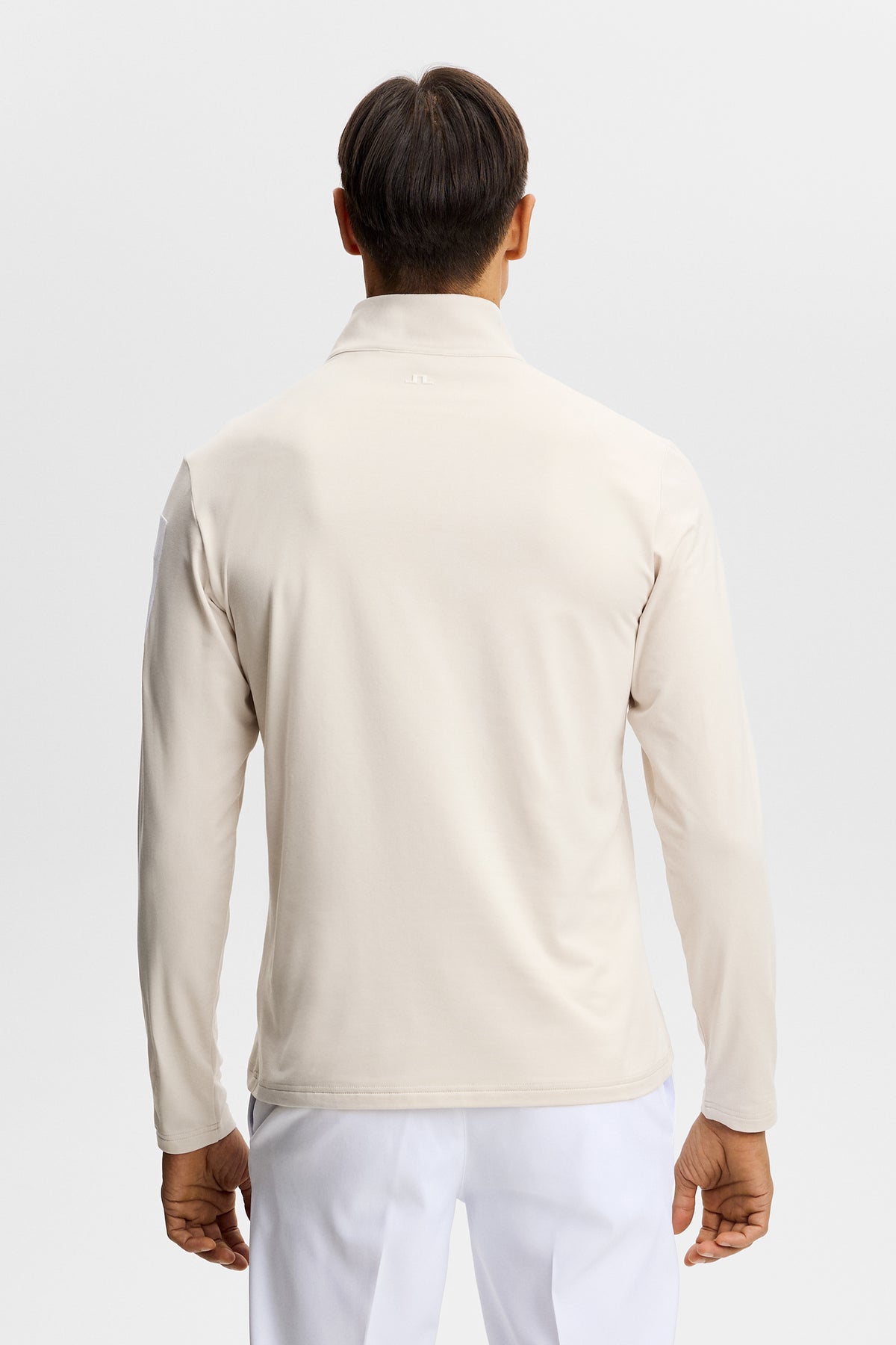 J.Lindeberg Keaton Quarter Zip Midlayer Moonbeam – Detailansicht gummierter Ärmelprint und Halbreißverschluss