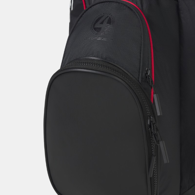 Optimierte Balltasche und hufeisenförmige Teetasche am Titleist Players 4 Carbon